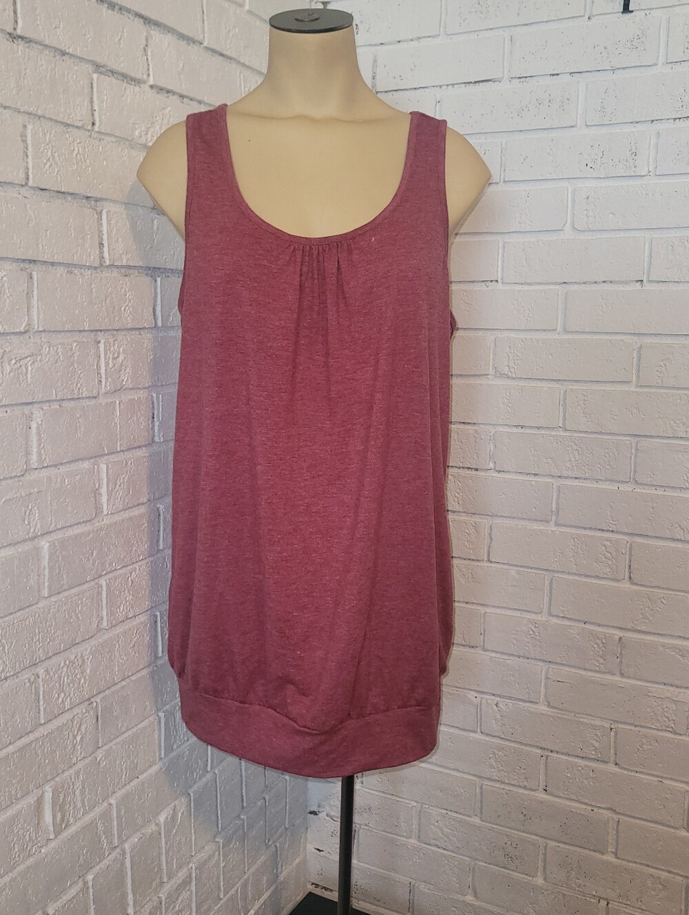 Miusey Women's Burgundy Gathered Scoop Neck Tank Top - Size Large